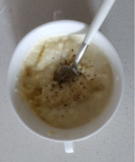 餐厅同款的芝士焗土豆泥，不用烤箱也可以做，奶香十足拉丝好吃