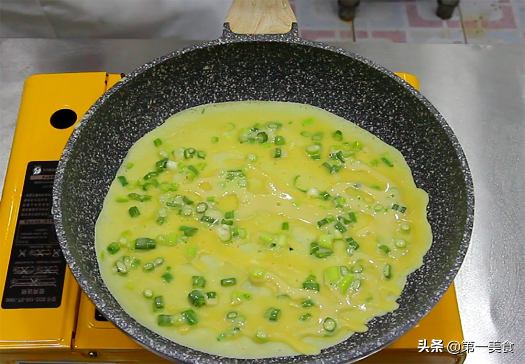 圖片[5]-小蔥煎雞蛋餅最簡單的做法 營養美味又好吃 學會了輕松搞定早餐-起舞食譜網
