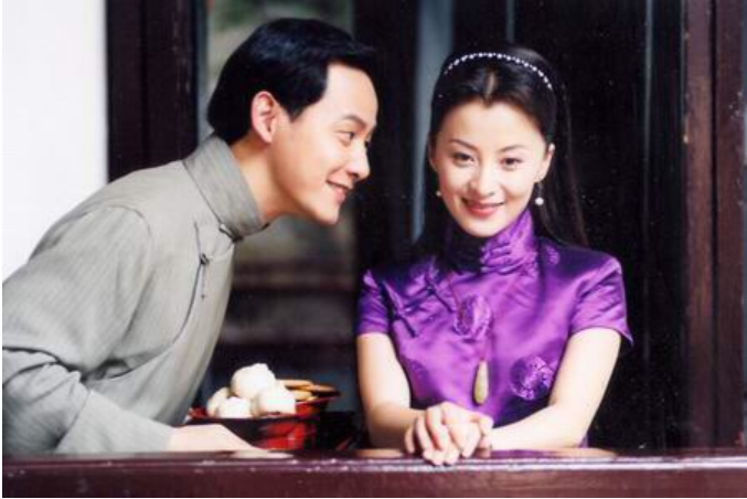 “可云”徐露：当红时隐退，嫁大7岁老公，46岁和17岁女儿似姐妹