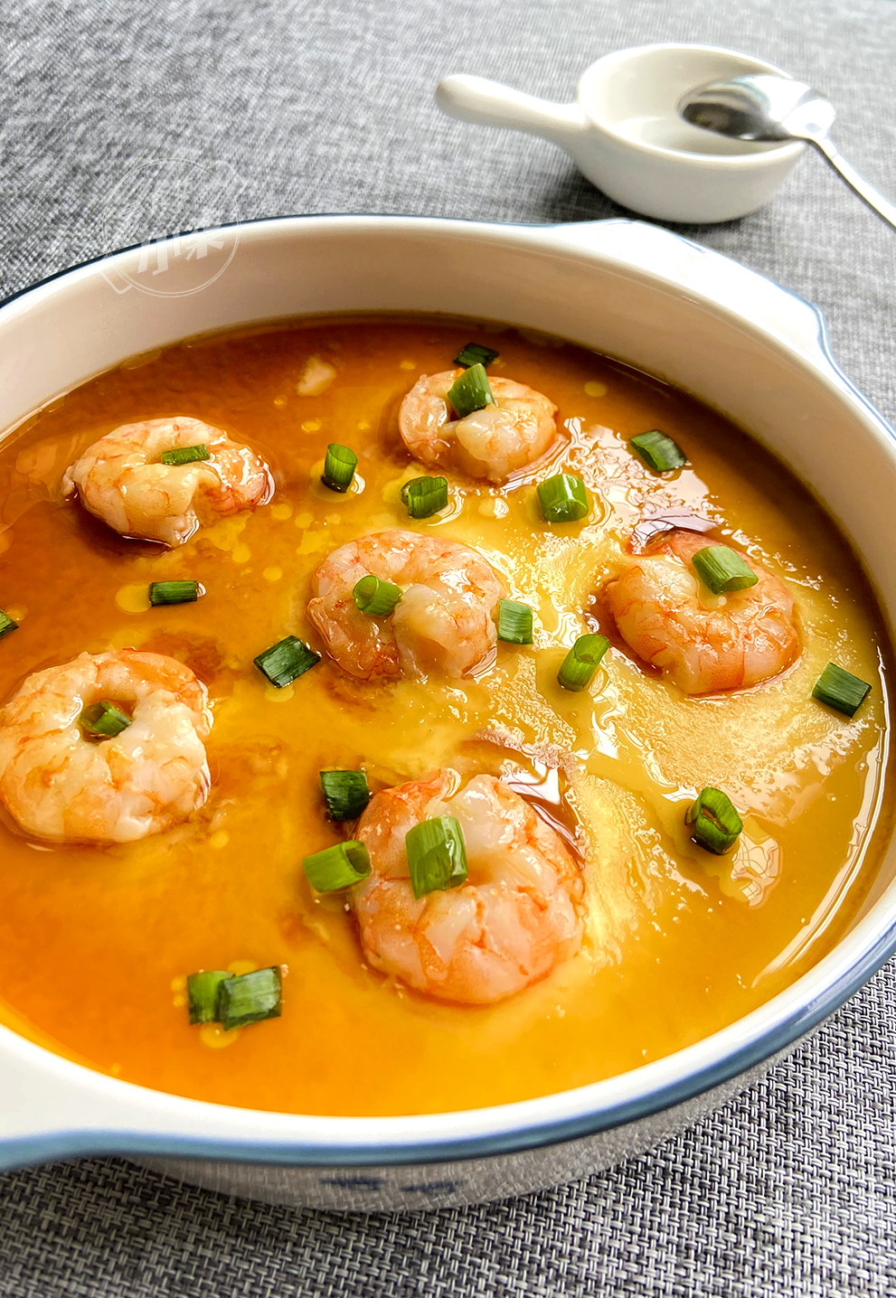 蝦仁蒸蛋看似簡單，原來也有訣竅，教你一招，蒸出來水嫩像豆腐