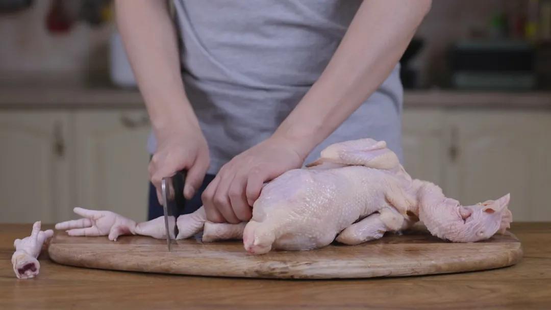 别出去排队了！巨香巨好吃的烤鸡在家就能做，超有圣诞内味儿