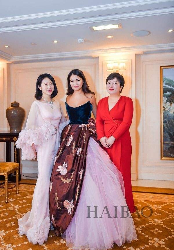 赌王小女儿和任正非小女儿，浓妆艳抹夜店蹦迪