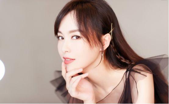 唐嫣自爆睡觉时有“怪癖”，罗晋却能接受无理要求，爱能包容一切