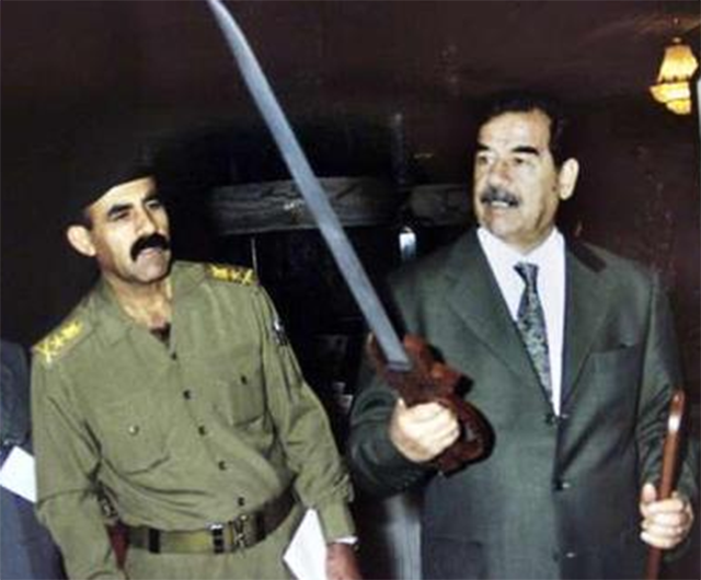 萨达姆长子乌代逃亡中也享受？尸体旁手提箱：大量美金、避孕用品