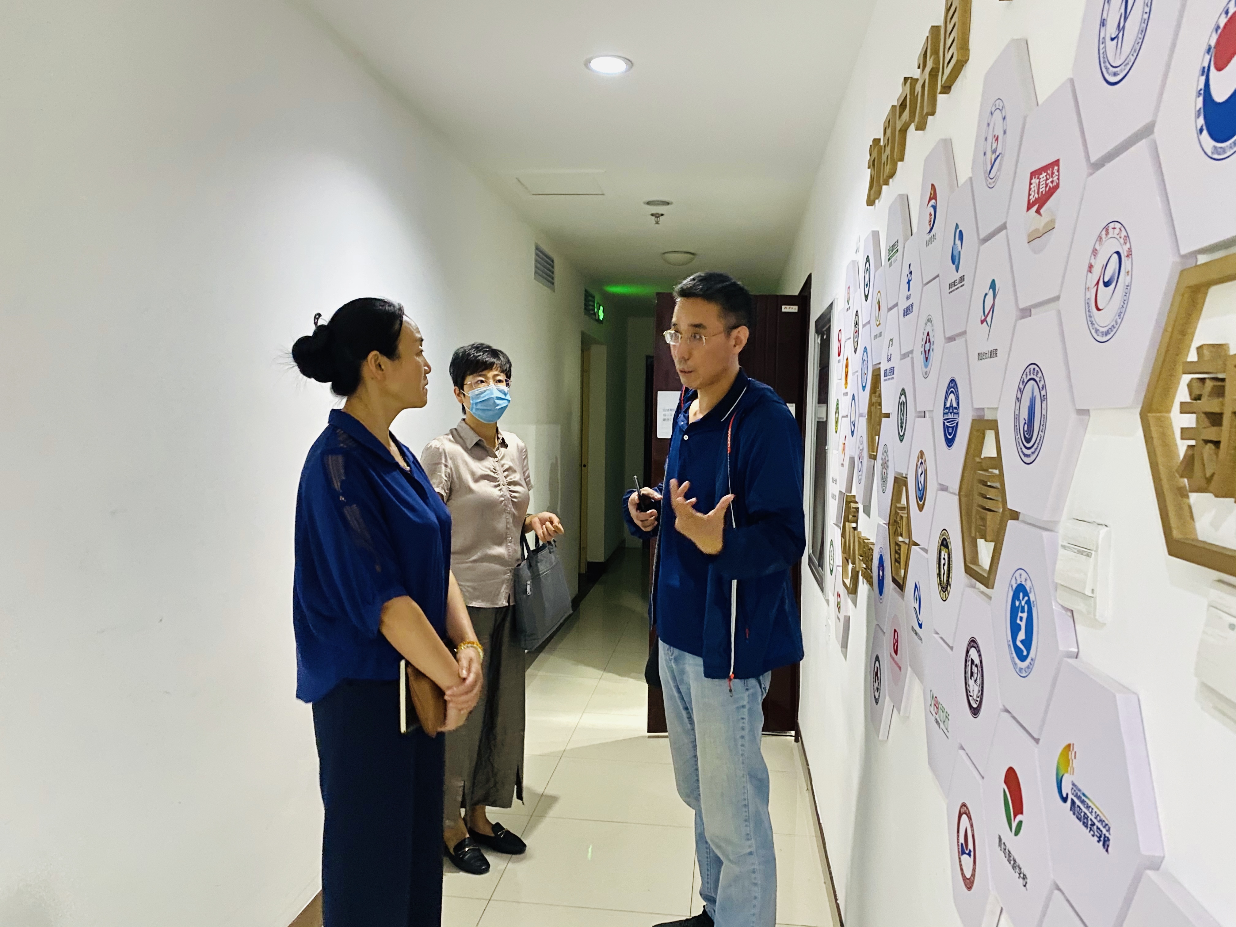 崂山区农业农村局局长王妮妮到青岛世纪蓝图科技有限公司走访调研