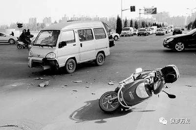出車禍了,肇事老司機為什么“不墊付、不探望、不調解、沒有錢”