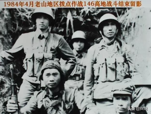 镜头里的将军：赵宗歧审问越军少尉，拍桌子大吼，吓得俘虏打抖