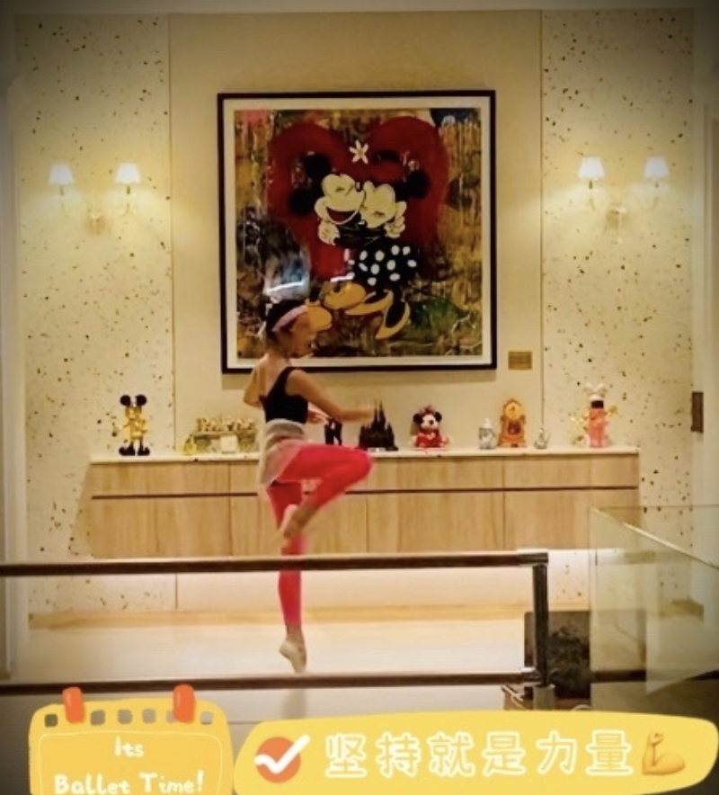 吴尊晒自拍秀肌肉，意外曝光新豪宅内景，健身房星空影院配置超全