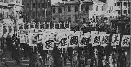 中校乘船叛逃台湾，获500两黄金，10个月后被当成神经病枪决
