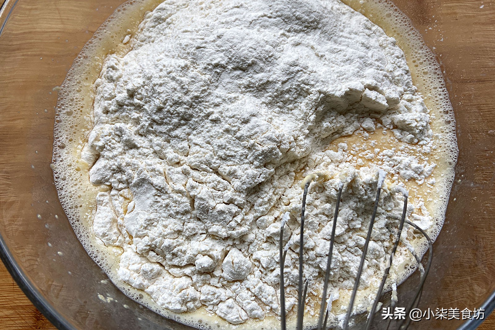 Fat cake lazy recipe, a bowl of flour 3 eggs, chopsticks a stir, soft and not collapse, super delicious
