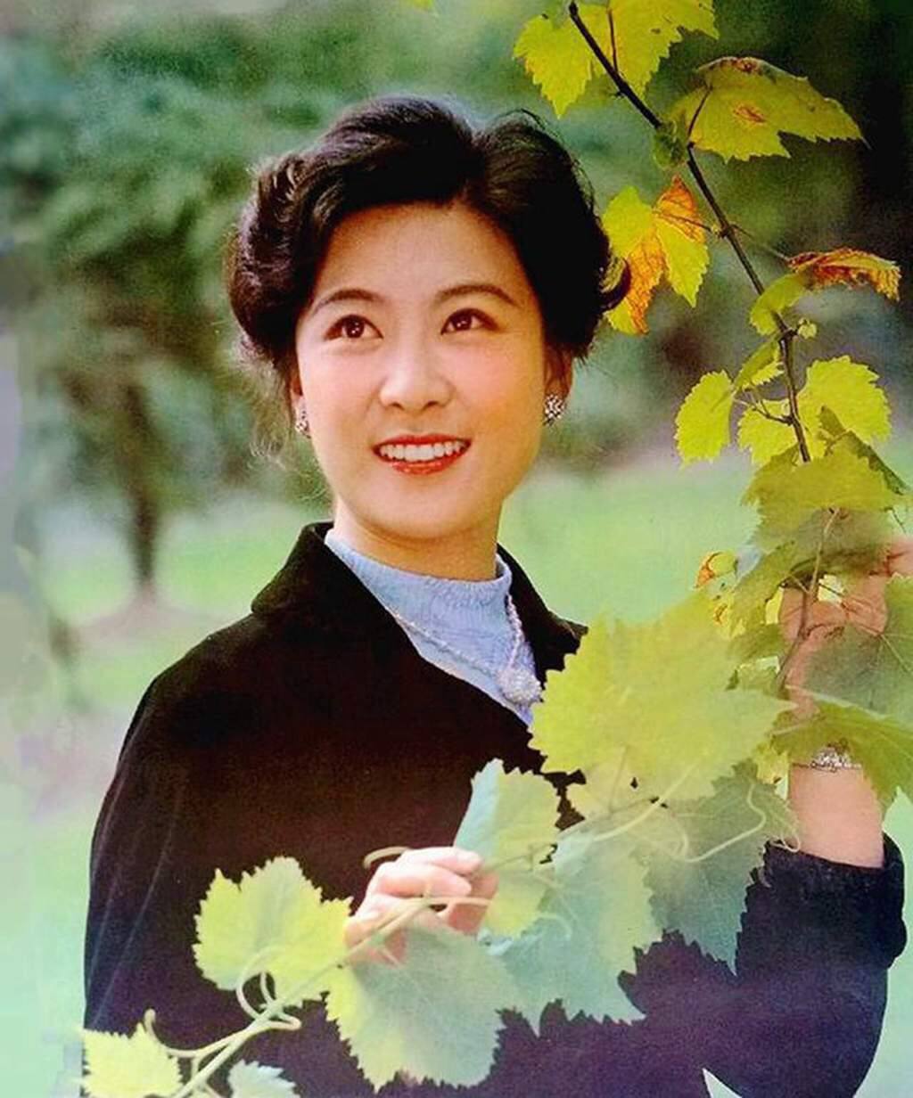 80年代顶流女星王馥荔，丈夫为娶她不惧被开除，如今过得怎样了？