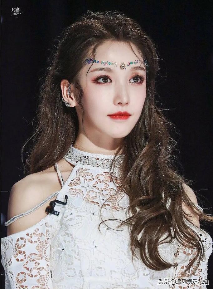 姜姜恋情曝光！共度一夜还玩亲亲，网友：我家白菜被拱了