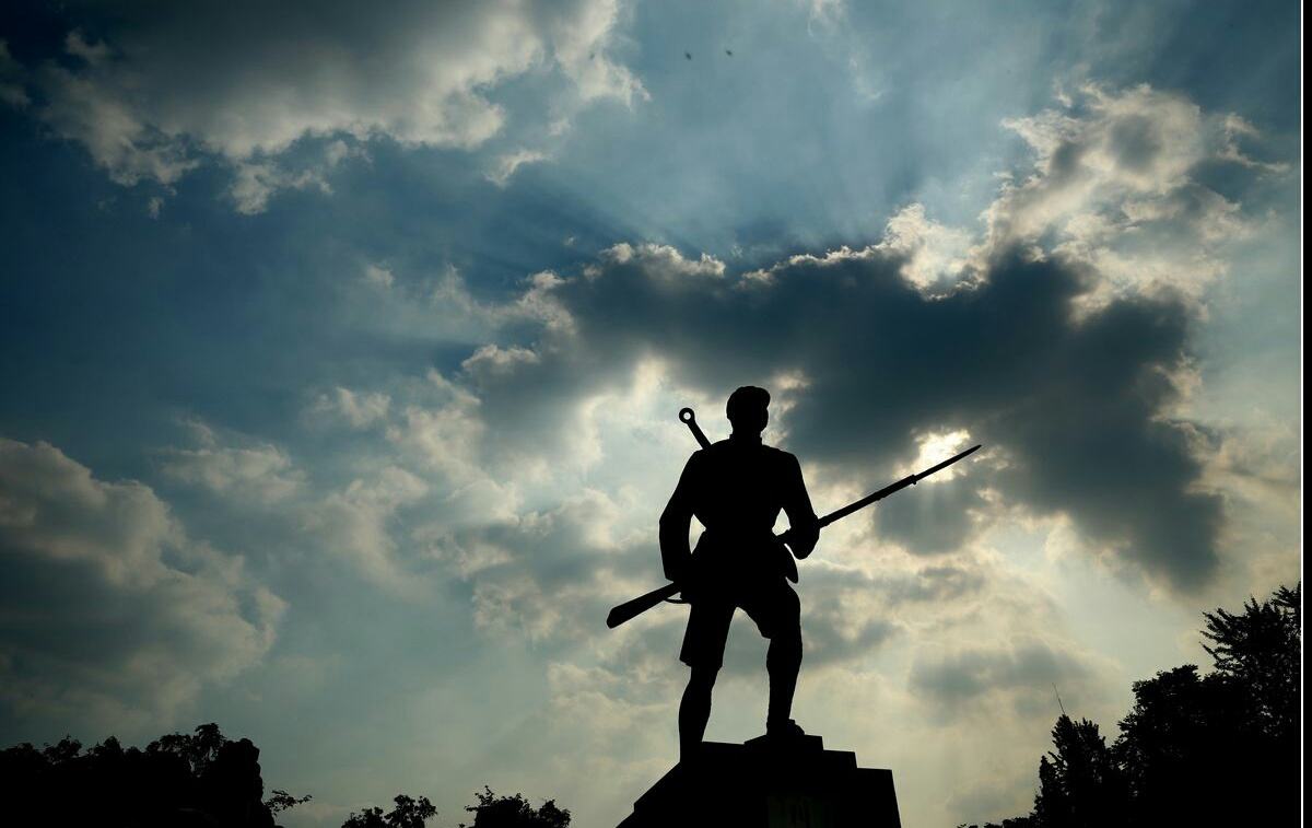 关于抗战的诗歌有哪些（著名的抗日诗词八句）