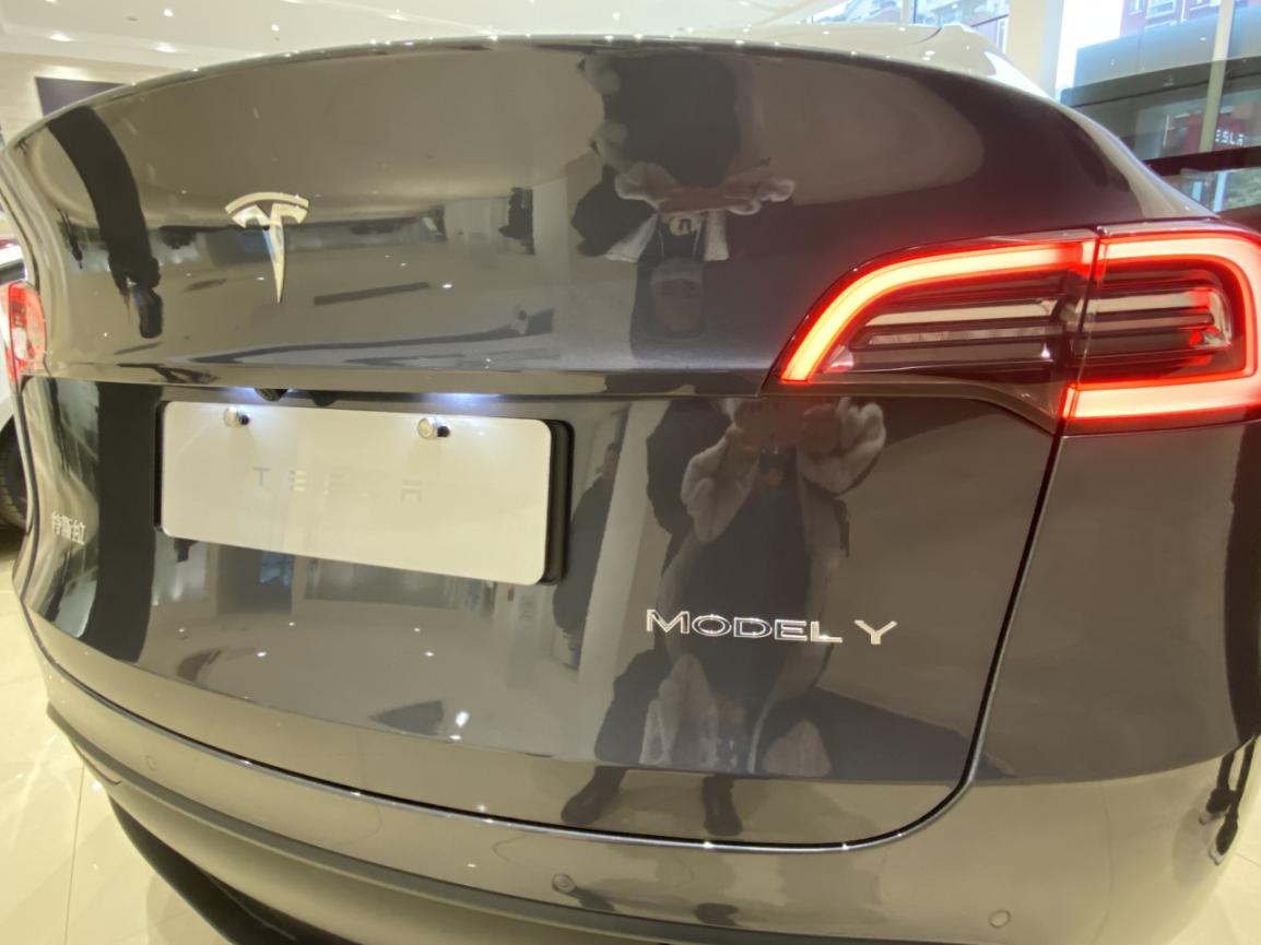 实探特斯拉Model Y|降维打击实在厉害，到店人数骤然陡增