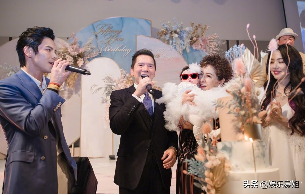 向佐郭碧婷女儿百日宴好豪华，曝光了姓名和正