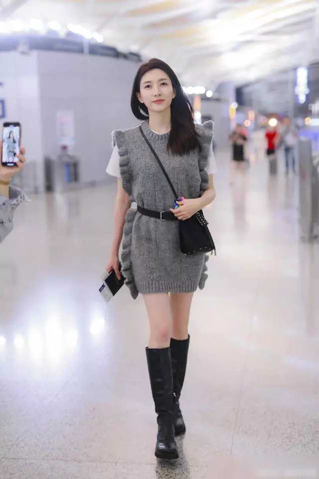 34岁的江疏影，成“小姐姐”真是迷人，迷人的穿