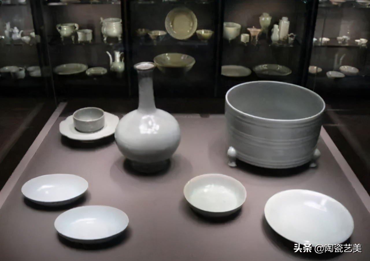 This foreign collector, his collection of Ru porcelain is second only ...