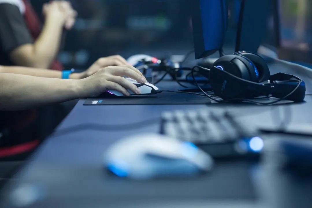 他们，犯了提供侵入、非法控制计算机信息系统程序、工具罪！｜今晚九点半