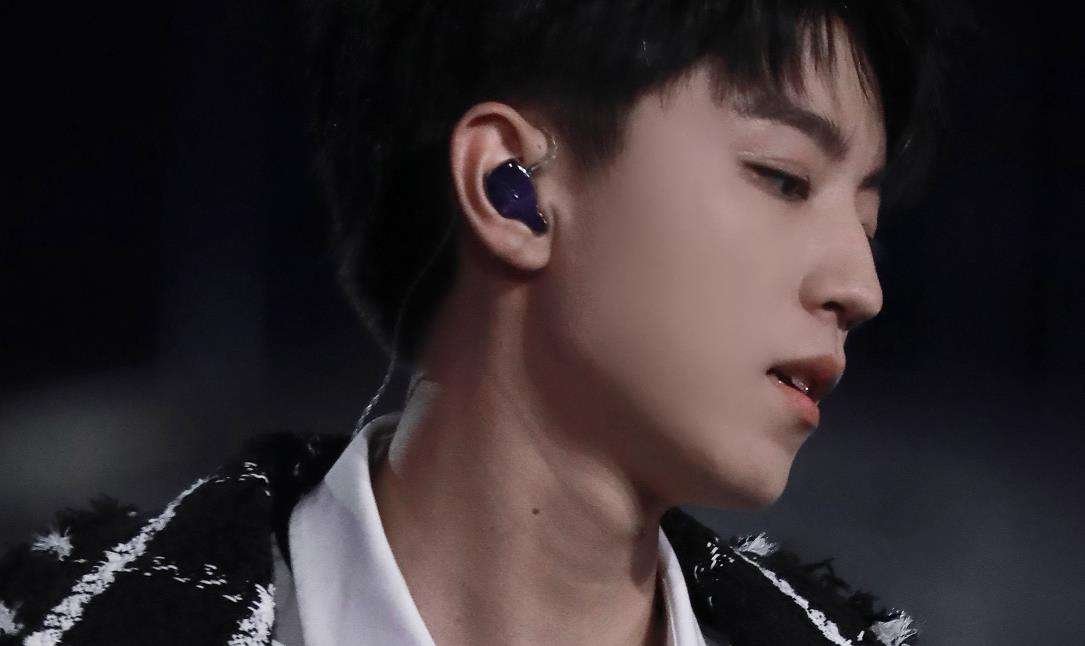 王俊凯节目现场发火，质疑评审团评审标准，粉