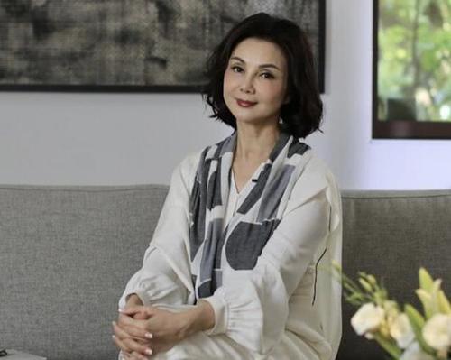 为富豪生5个孩子，婆婆怕她吃苦给4亿分手费，离婚后仍去照料婆婆