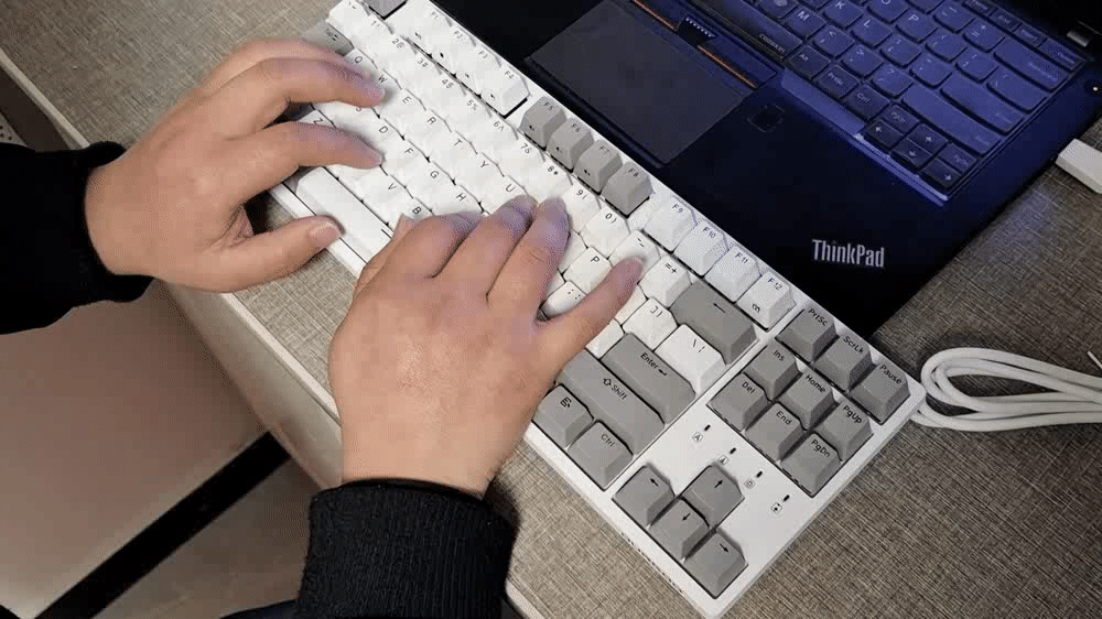 畅享打字乐趣，杜伽K320银轴机械键盘也许是调校最好的打字机