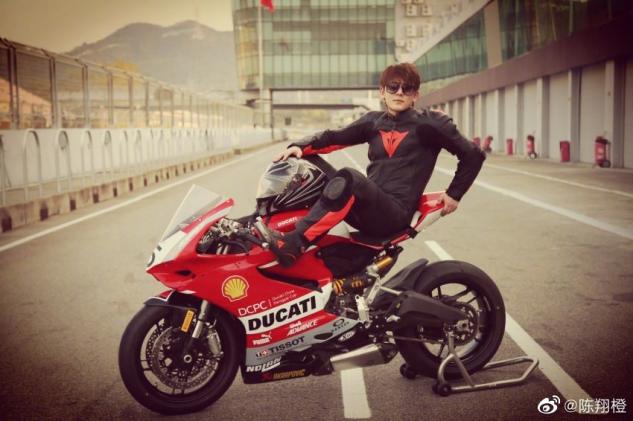 晓彤|陈翔回怼毛晓彤粉丝 遭网友吐槽