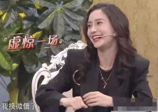 黄晓明深夜和刘嘉玲聚会，鞠躬道别太恭敬，对方刚删掉baby的微信