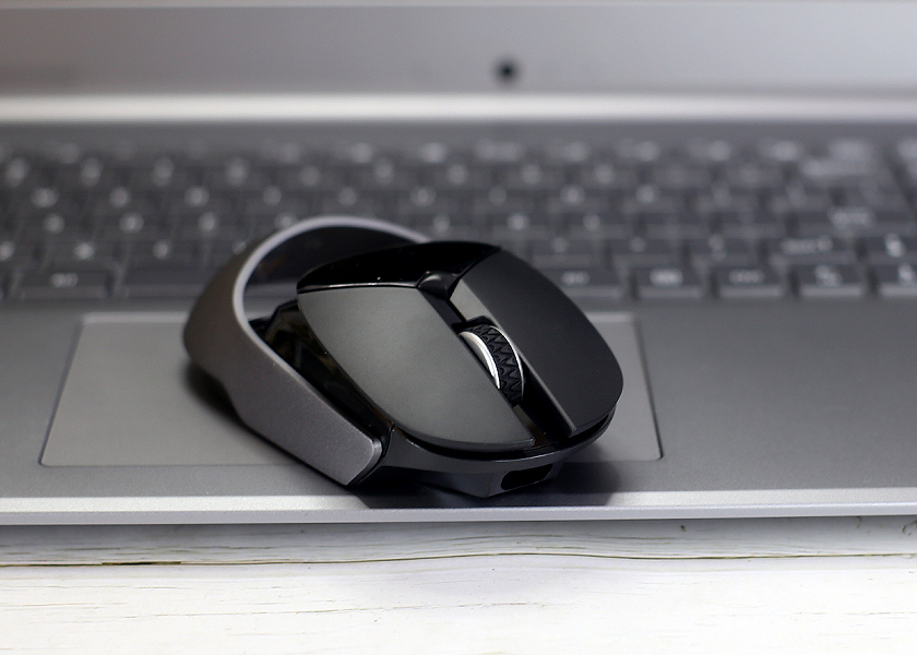 反馈灵敏双模电竞设计，雷柏VT960鼠标极速带感