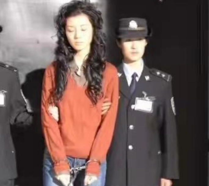 细说美女死刑犯毕丽梅，2005年枪决后火葬场“死而复生”，法警二次行刑