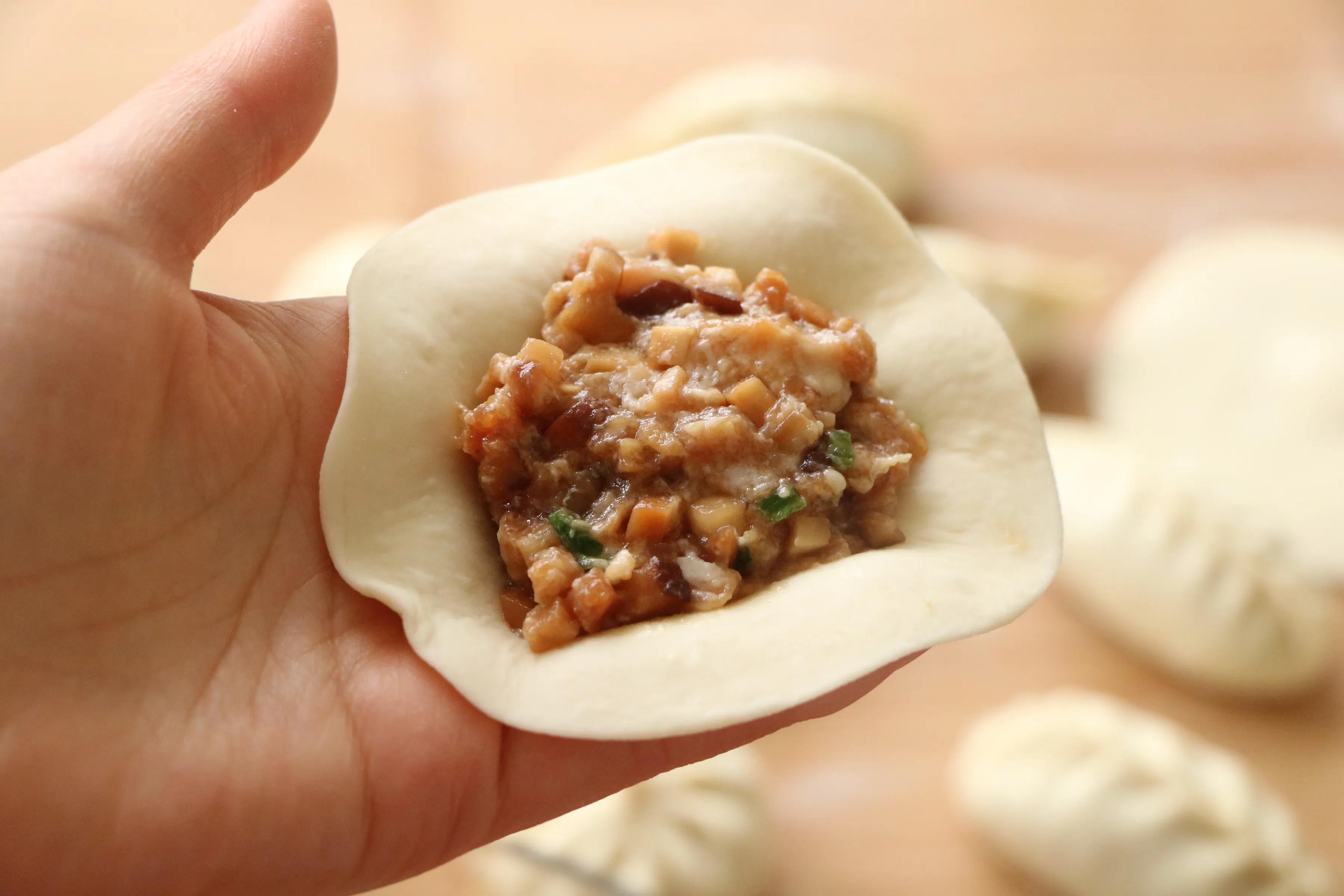 孩子要吃包子，一口氣在家做了20多個，個個鬆軟流湯汁，太好吃了