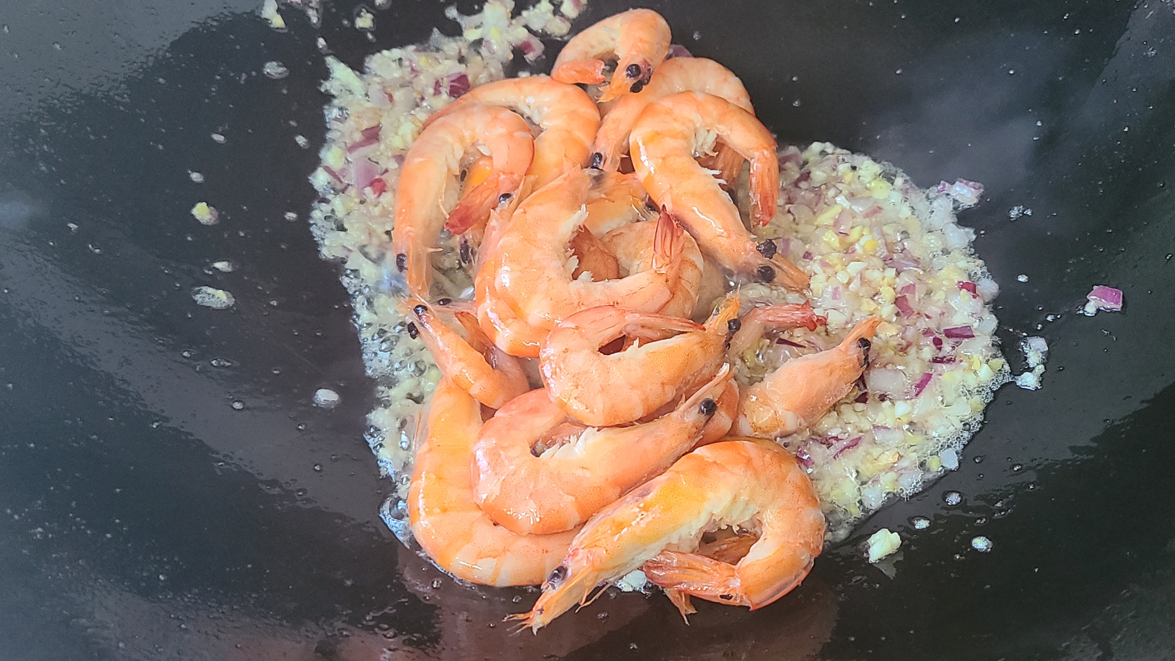 大蝦這樣做更好吃，加一點胡椒碎，又香又開胃，吃了還想吃