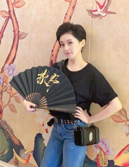 “婉君”金铭，9岁爆火，18岁上北大，41岁仍单身，她经历了啥？