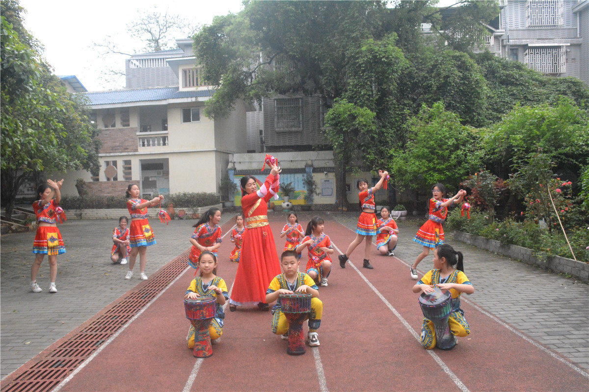 秀峰区桥头小学开展民族团结一家亲文明活动(图22)