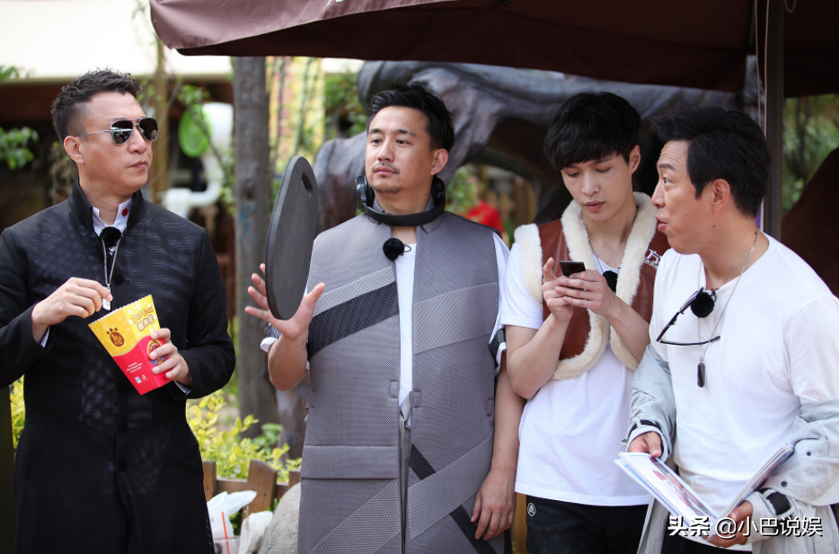 岳云鹏吃鸡被惩罚，随口一句话完美解释《极限