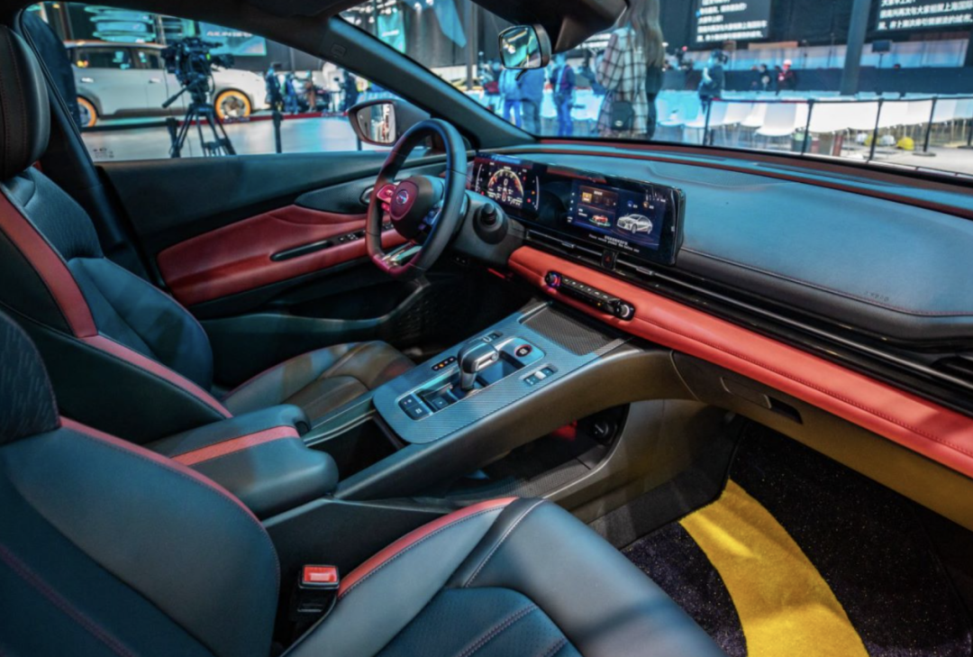 牧马人“触电”，传祺影豹内饰亮相，上海车展的广汽集团有看头