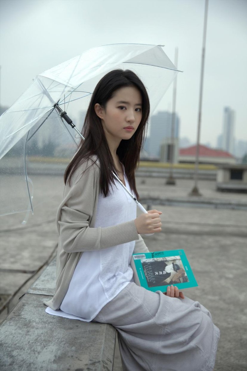 离开干爹的后，刘亦菲需要依靠《花木兰》翻身？