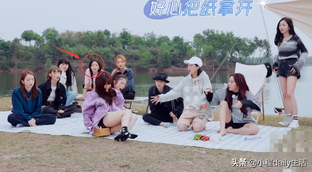 徐梦洁被纸巾盒硌到流眼泪，其他人都不担心，