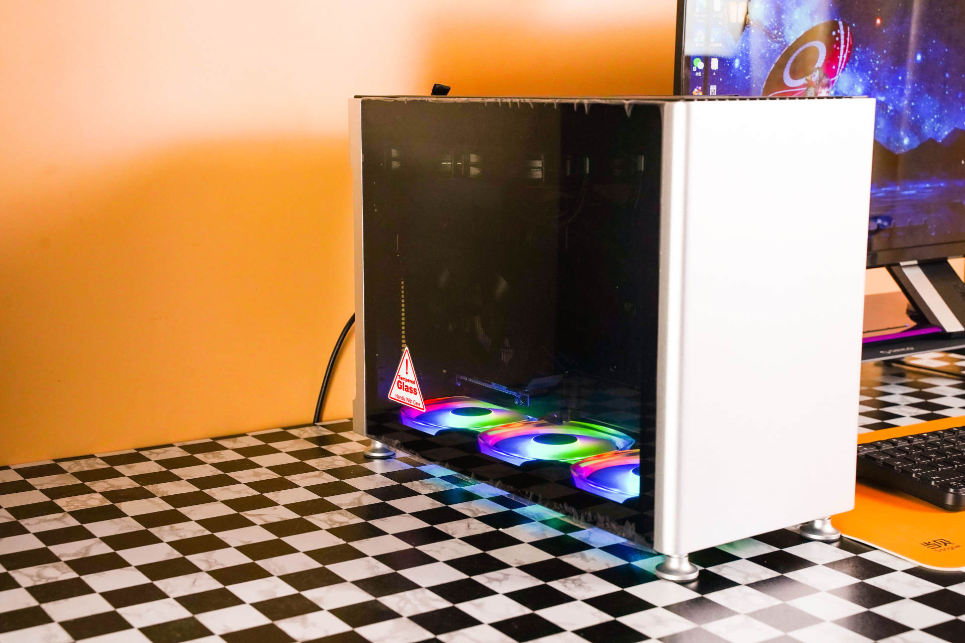 办公电脑也要高颜值，帮闺蜜组装电脑，我自己却爱了