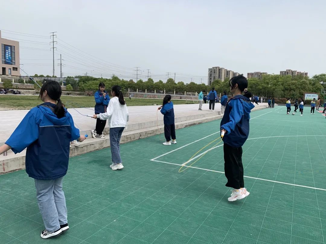 信阳高新区实验中学怎么样?田径运动会(图75)