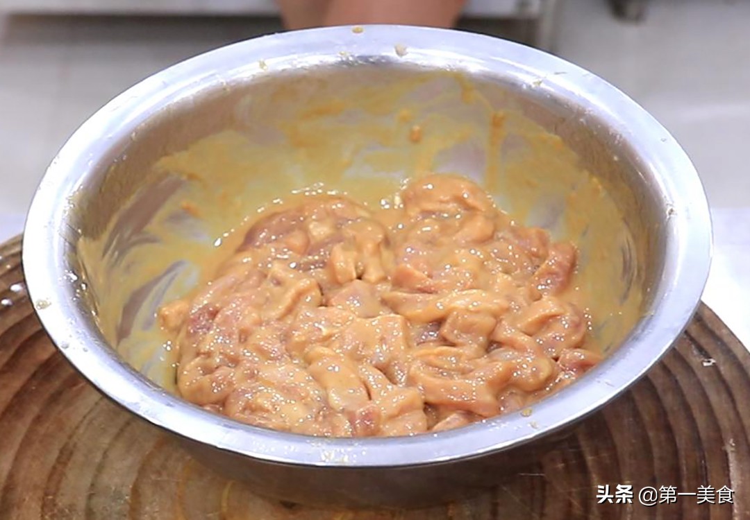 图片[4]-河南厨师长教你做地道酸汤小酥肉 软嫩不柴有窍门 酸爽可口-起舞食谱网