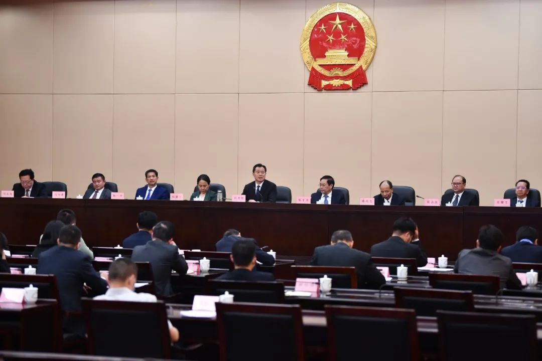 市五届人大常委会举行第四十四次会议《怀化市机动车停车条例（草案）》进入二审阶段