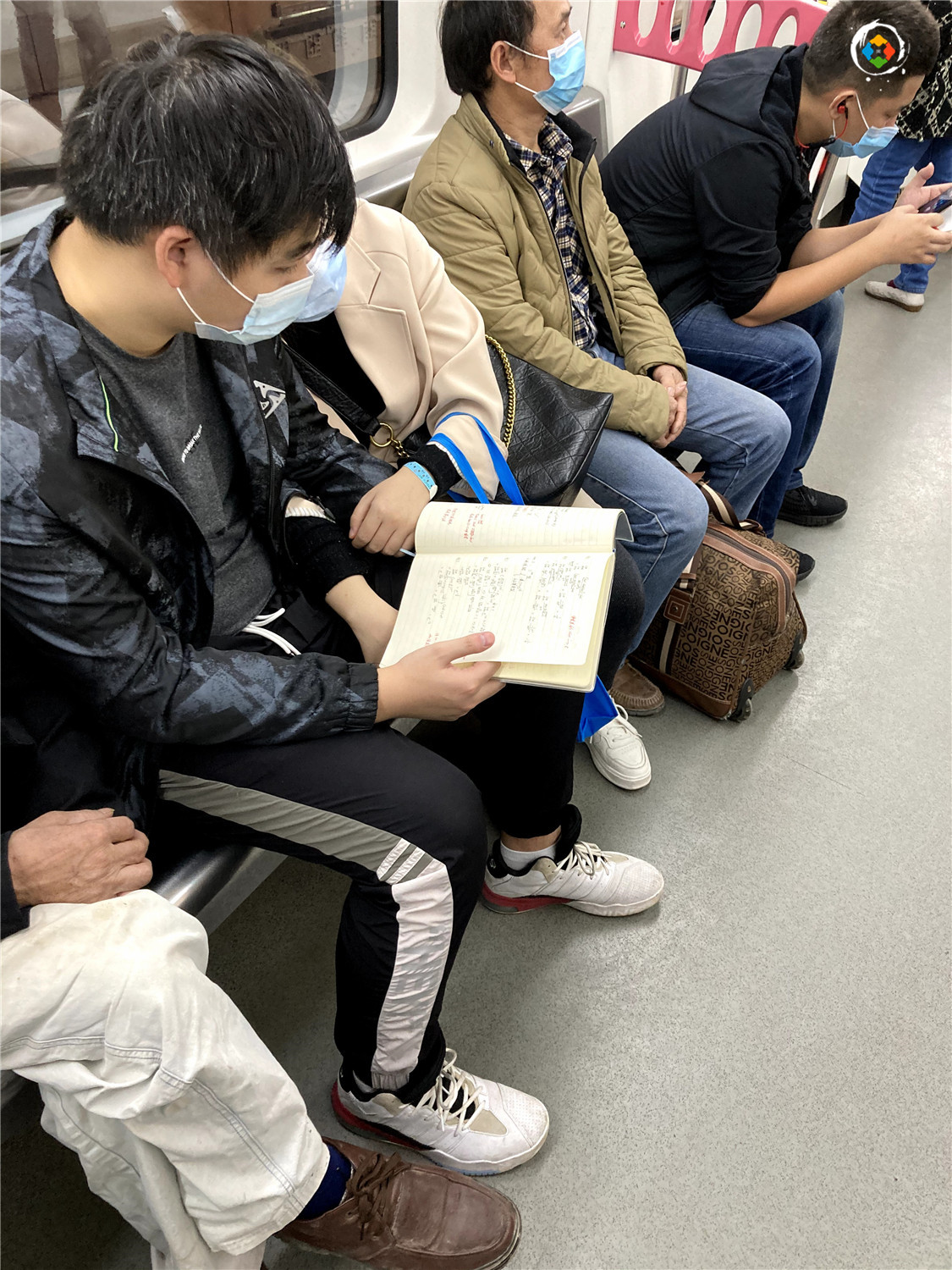3月1日重庆正式施行，地铁外放等不文明行为，可能面临处罚