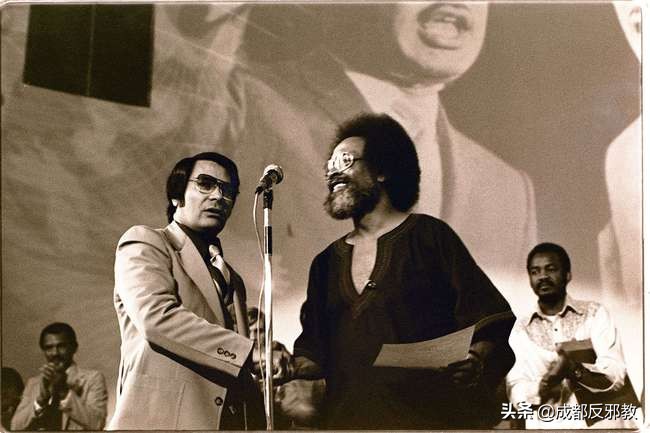1978年，900多名美国人排队喝下毒药，是何原因让他们集体自杀？
