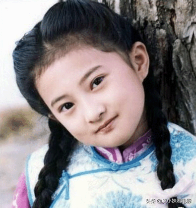 著名童星金銘：9歲爆紅成團(tuán)寵、在巔峰時(shí)退圈，她都經(jīng)歷了什么？