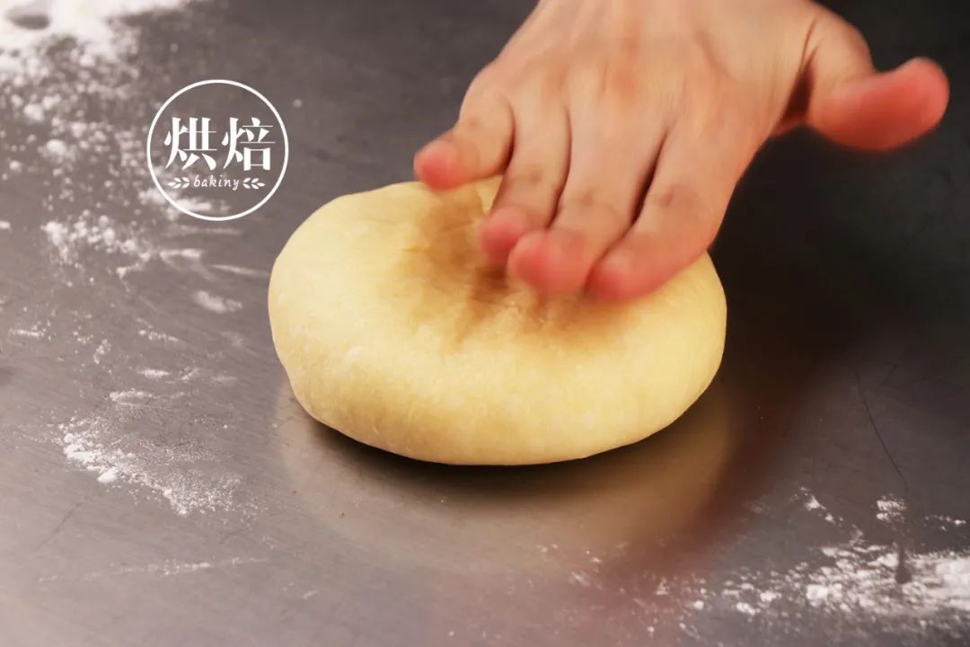 消耗土豆的好办法 拉丝很长的乳酪土豆面包 蓬松柔软 无人不爱