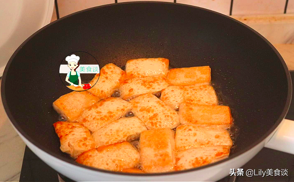 白菜燉豆腐時，先燉豆腐還是先炒白菜？ 都不對，大廚教你正確做法