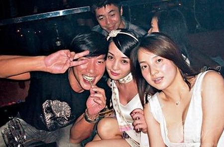张耀扬的“堕落史”：从“反派大哥”成阶下囚，他经历了什么？
