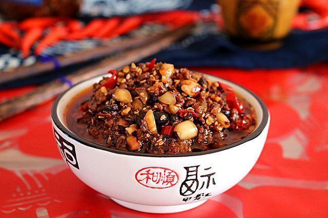 靠“一瓶酱”家喻户晓赚68亿，儿子接班险坏事！