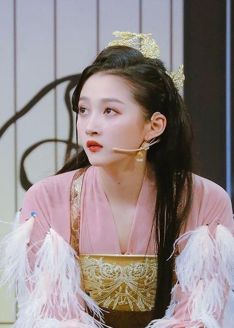 都说“长公主”的发型丑，但换上关晓彤的脸后，这差距也太大了