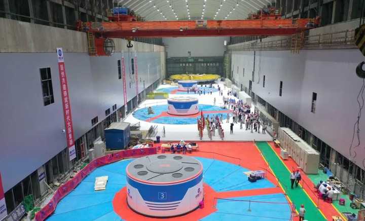 白鶴灘水電站建造工藝有多精？泄洪洞光滑如鏡，照鏡子人影不變形